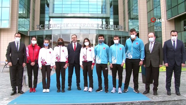 Çanakkale Zaferi’nin 106. yıldönümünde, Bakan Kasapoğlu’na anlamlı hediye