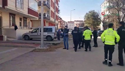 Karantinadaki mahalleye girdi, 37 yerinden bıçakladı