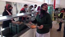 BARTIN - Fabrika işçilerine 18 Mart’a özel öğle yemeğinde hoşaf ve ekmek verildi