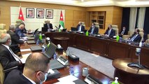 رئيس الوزراء يكشف آخر تطورات الوضع الوبائي في الأردن ويتحدث عن اللقاحات