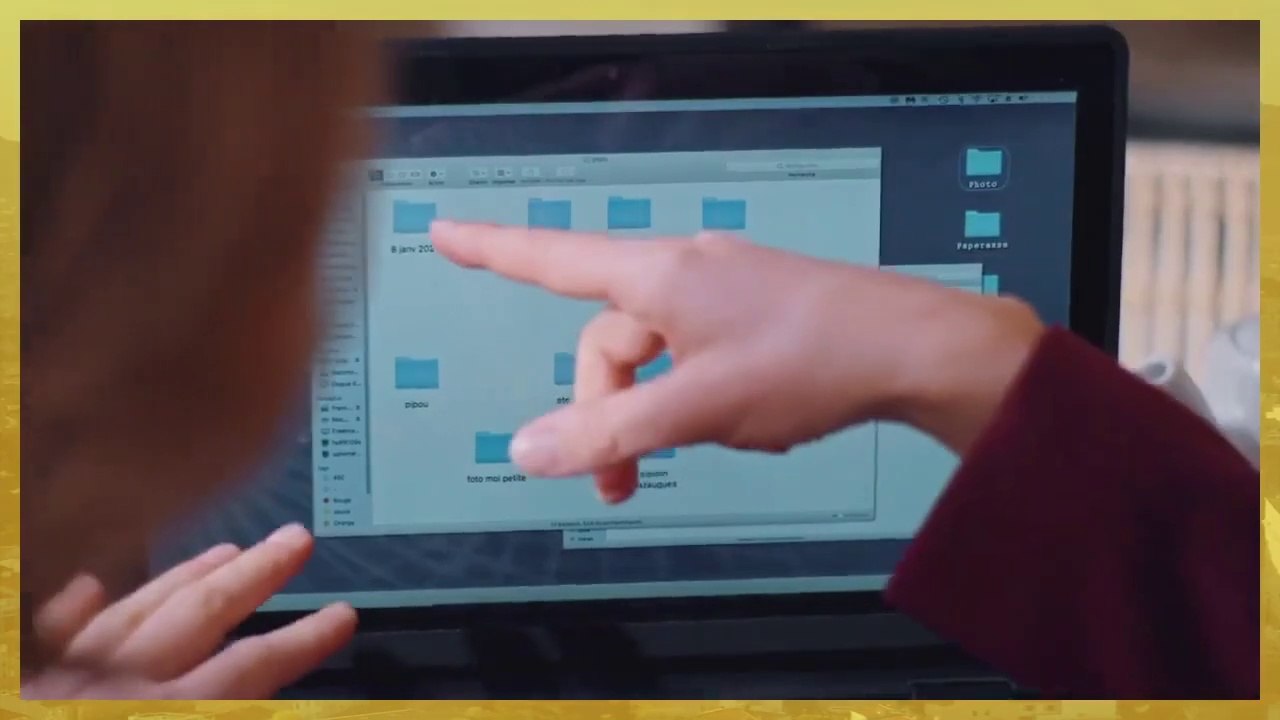 Plus Belle La Vie - Léa découvre un dossier secret sur l’ordinateur d’Angélique