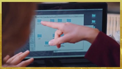 Plus Belle La Vie - Léa découvre un dossier secret sur l’ordinateur d’Angélique