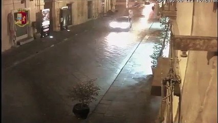 Noto (SR) - Tenta di investire il potenziale suocero che si oppone a fidanzamento (18.03.21)