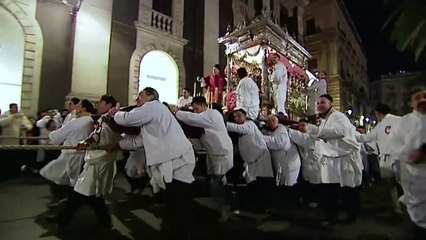 Lascia stare i santi: viaggio nell'Italia più religiosa