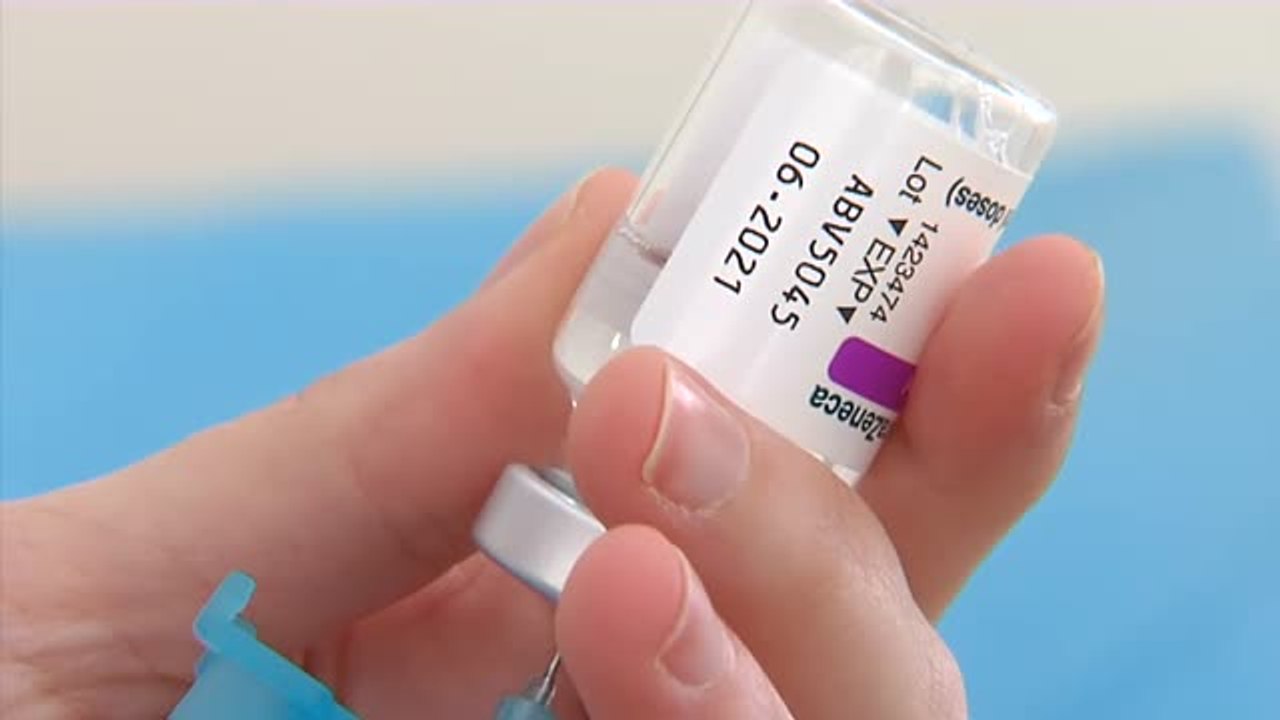 España retomará la vacunación con AstraZeneca la semana que viene