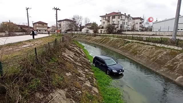 Dereye uçan otomobilden burnu kanamadan çıktı