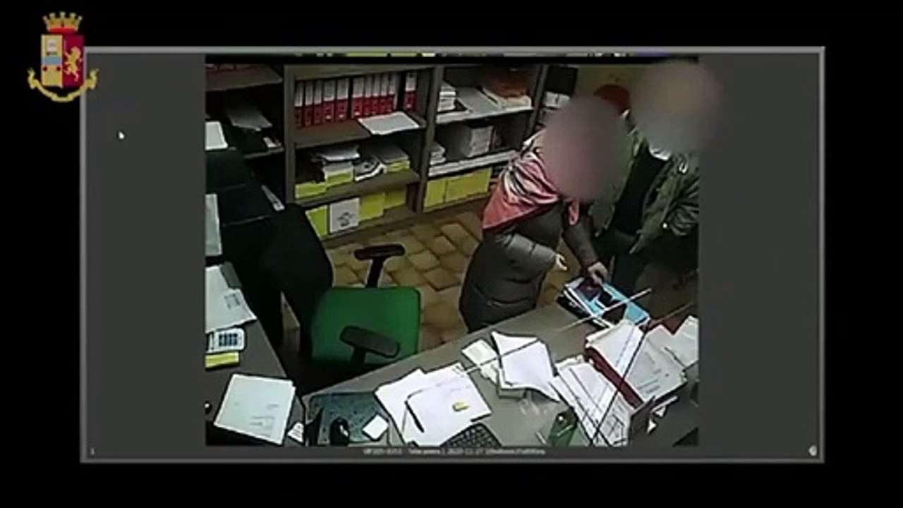 Bergamo - Migranti e timbri falsi su passaporti arrestato poliziotto dell'aeroporto (22.03.21)