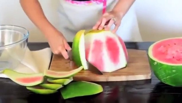 İşte en kolay karpuz doğrama yöntemi