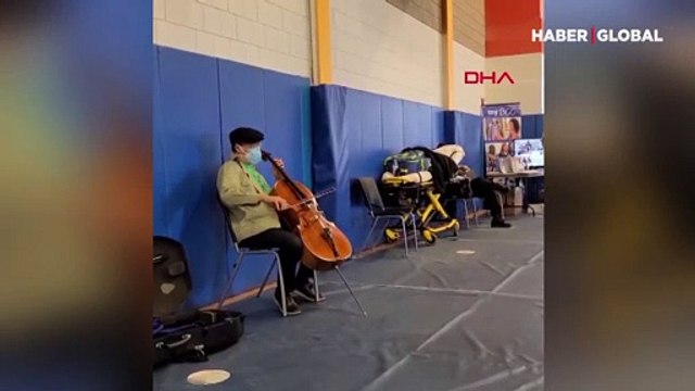 Dünyaca ünlü virtüözden aşı sırasında konser