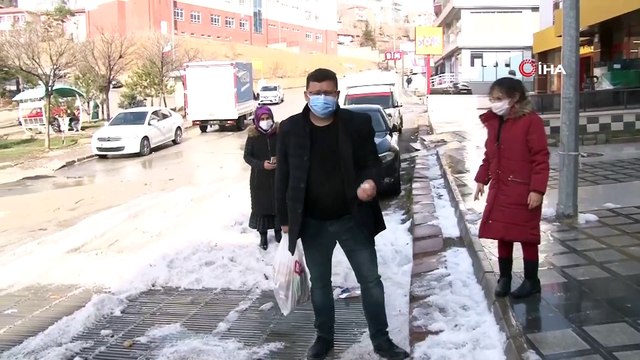 Başkent’te aniden bastıran dolu ve sağanak Başkentlilere zor anlar yaşattı