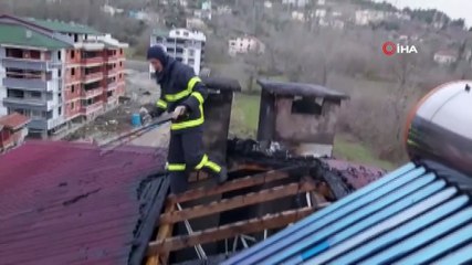 Kastamonu’da çıkan çatı yangını büyümeden söndürüldü