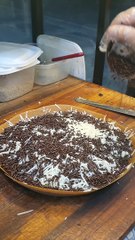 Martabak Manis Cirebon. Olesan mentega, dan taburan parutan keju.