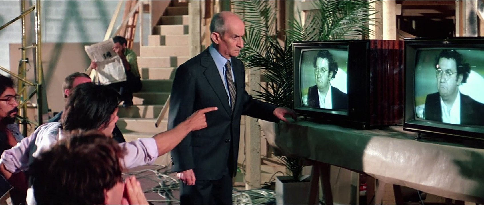 L'AILE OU LA CUISSE Film - Extrait avec Louis de Funès et Coluche - Le Vin, c'est la terre