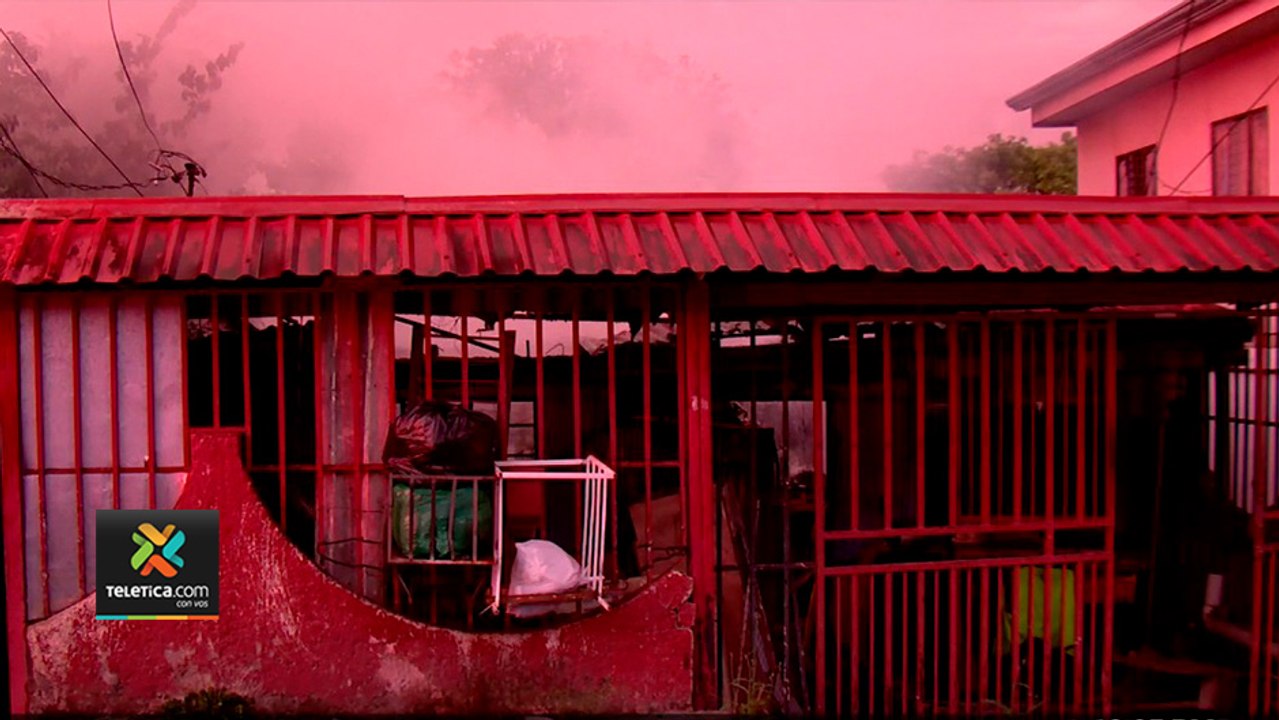 tn7-Policía-y-sus-hijos-perdieron-todo-tras-incendio-en-Escazú-180321
