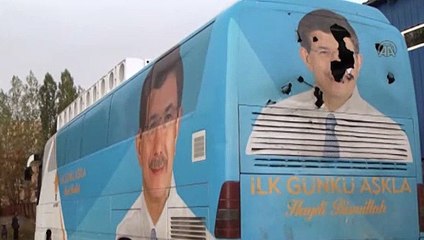 AK Parti seçim otobüsüne saldırı