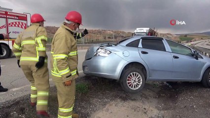 Takla atan otomobilden anne-oğul yara almadan kurtuldu