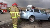 Takla atan otomobilden anne-oğul yara almadan kurtuldu