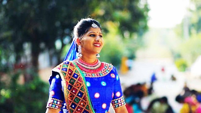 ರಾಬರ್ಟ್ ತೆಲುಗು ಗಾಯಕಿ ಮಂಗ್ಲಿ ನಡೆದು ಬಂದ ಮುಳ್ಳಿನ ಹಾದಿ | Filmibeat Kannada