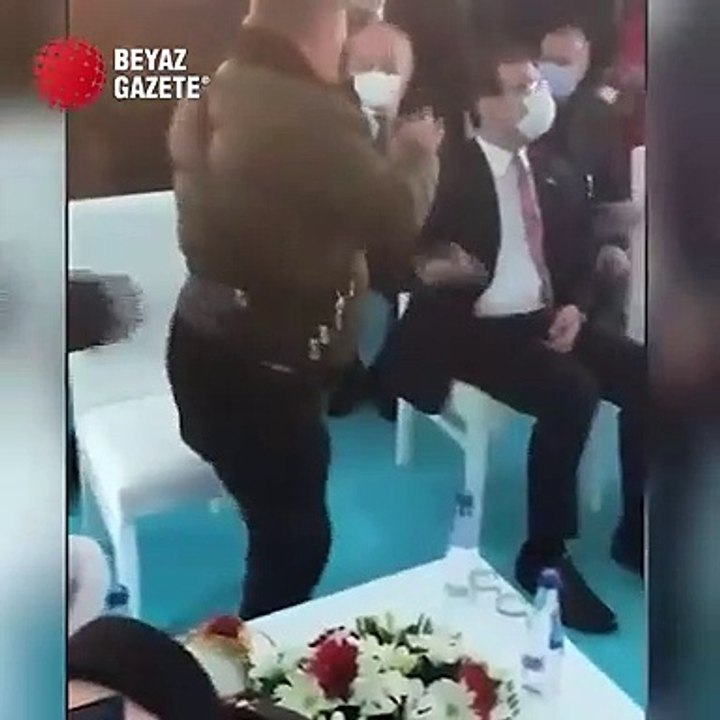 İmamoğlu'na bir vatandaştan daha protesto: Alın bunu alın