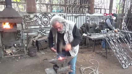 Demiri sanatla buluşturan usta, kendisine özgü figürleriyle dikkat çekiyor