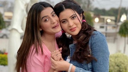 बढ़ती जा रही है अक्षरा सिंह और सहर आफ्शा की दोस्ती, सेट पर मस्ती करते आये नजर