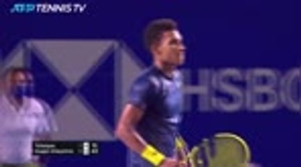 Video herunterladen: Tsitsipas survies test from Auger-Aliassime