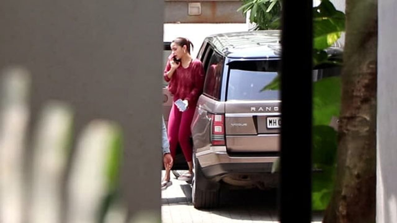 Alia Bhatt कुछ इस तरह दिखी  Ranbir Kapoor से फोन पर बात करते | FilmiBeat