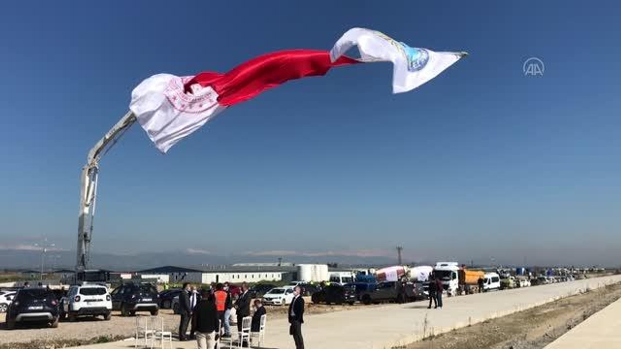 Bakan Karaismailoğlu, Çukurova Havalimanı şantiyesini ziyaret etti