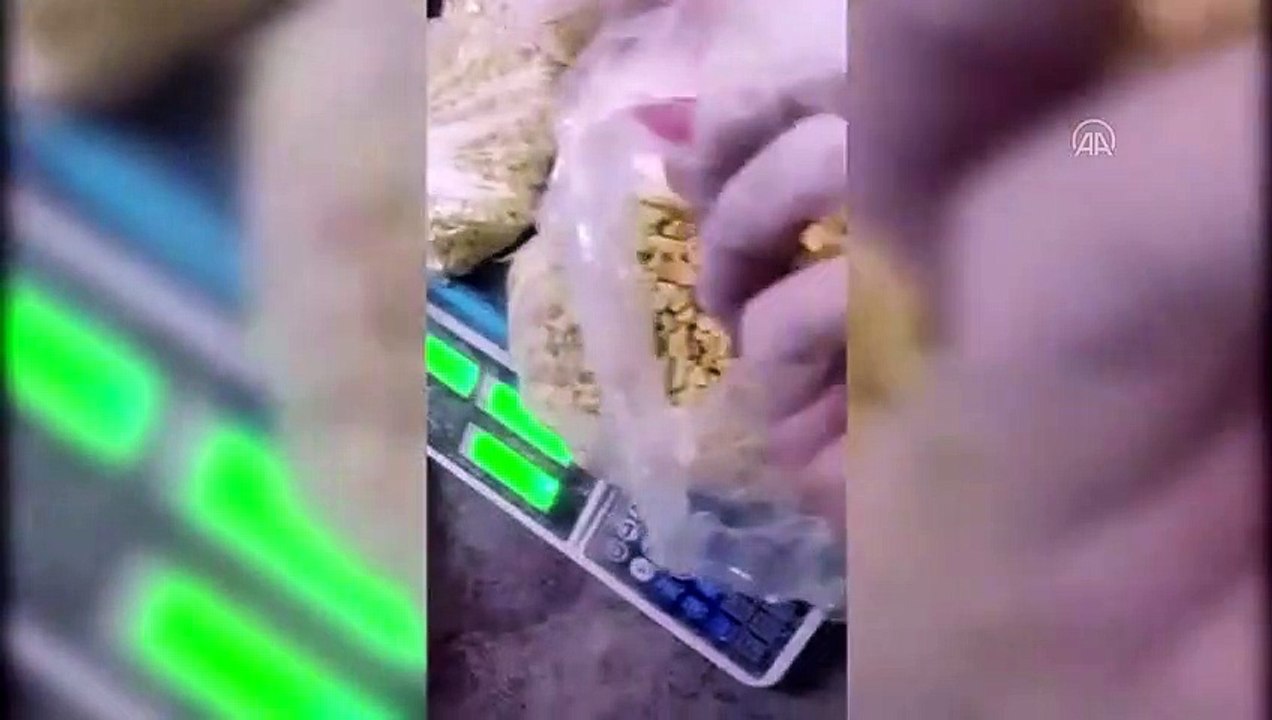 İSTANBUL - Operasyonda ele geçirilen uyuşturucular sergilendi