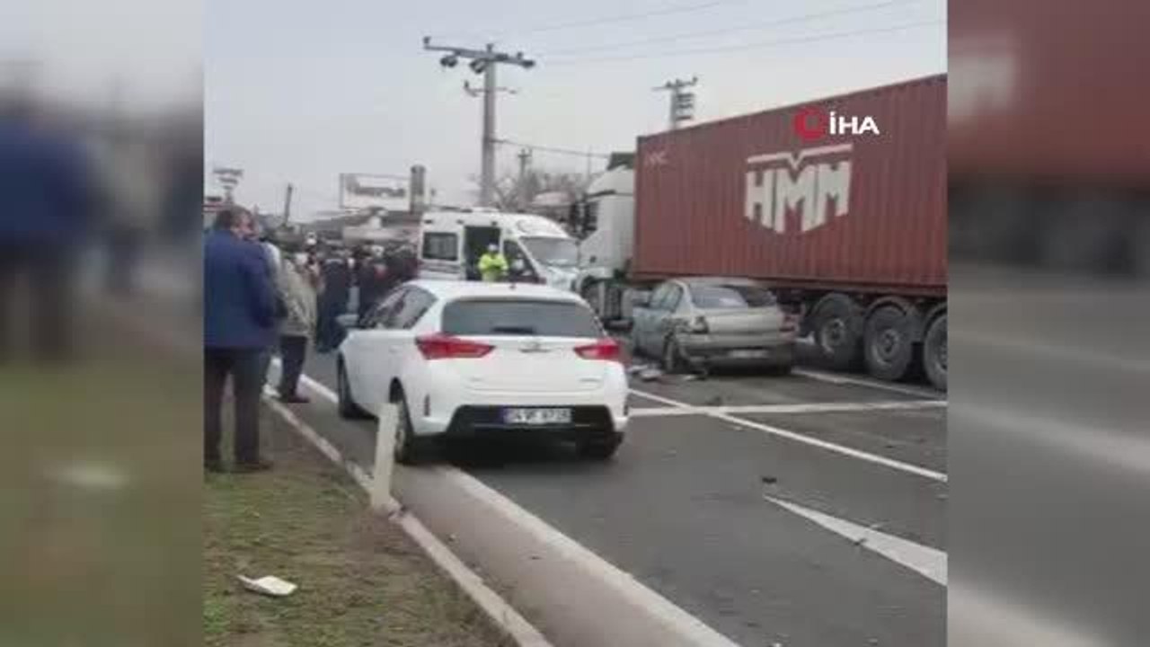 İstanbul-Tekirdağ yolunda kırmızı ışıkta zincirleme kaza