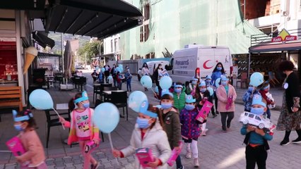 MUĞLA - Anaokulu öğrencileri taşıdıkları dövizlerle Kovid-19 tedbirlerine dikkati çekti