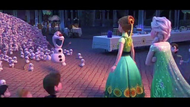 La Reine des Neiges Une Fête Givrée - Extrait - Le village surprend Anna Disney