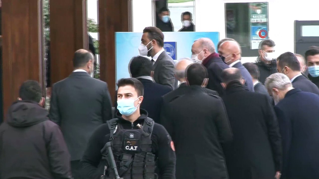 Cumhurbaşkanı Recep Tayyip Erdoğan, Cuma namazını Kerem Aydınlar Camii'nde kılıyor.