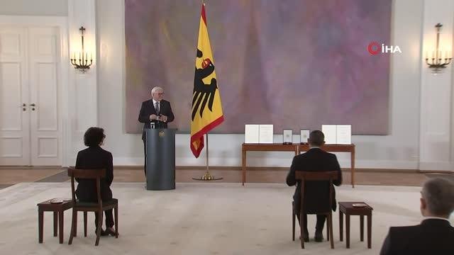 - Almanya Cumhurbaşkanı'ndan, Uğur Şahin ve Özlem Türeci'ye Liyakat Nişanı- Almanya Cumhurbaşkanı Steinmeier: Geliştirdiğiniz bu aşı insanlığa bir...