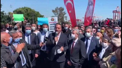 Télécharger la video: CHP'li vekil Başarır CHP'li vekiller ve sivil toplum örgütleri ile Mersin Atatürk Parkı'nın önünün doldurulmasını protesto etti Gerekirse 365 gün bu parkta yatacağız