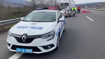 DÜZCE Kontrolden çıkan otomobil TIR'ın önüne savruldu: 2 yaralı