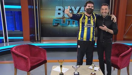 Galatasaraylı Rasim Ozan Kütahyalı, canlı yayına Fenerbahçe formasıyla çıktı