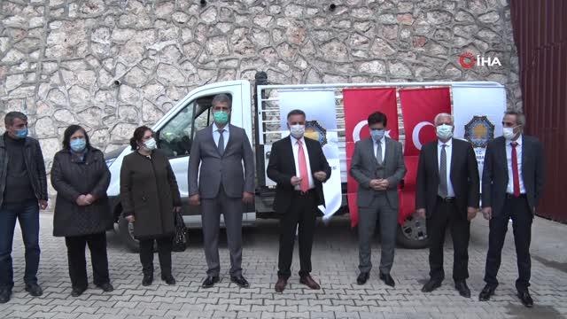 Ergani ve Çermik'te 120 çiftçiye 3 bin adet dut fidanı dağıtıldı