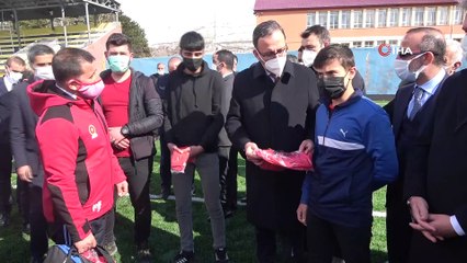 Bakan Kasapoğlu esnaf ve vatandaşlarla bir araya geldi