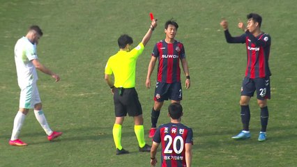 "이럴 거면 VAR 왜 하나"...같은 선수에게 2경기 연속 오심 / YTN