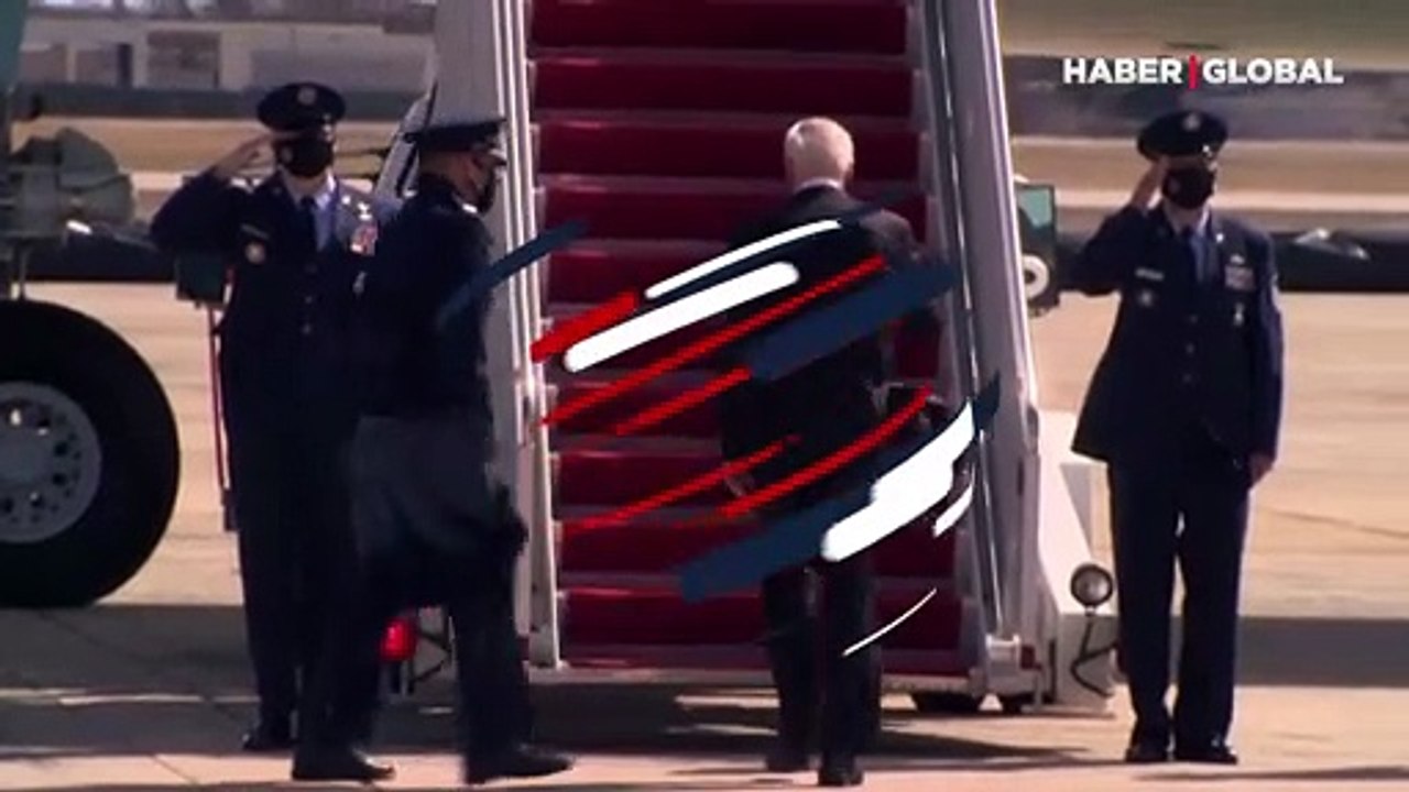 ABD Başkanı Joe Biden, uçağa binerken 3 kez üst üste düştü