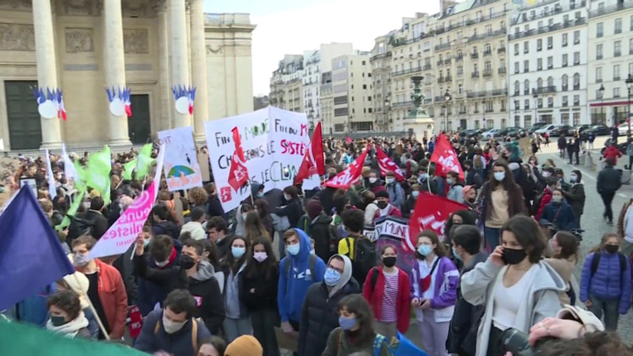 "No nature, no future": plusieurs centaines de jeunes manifestent à Paris pour défendre le climat