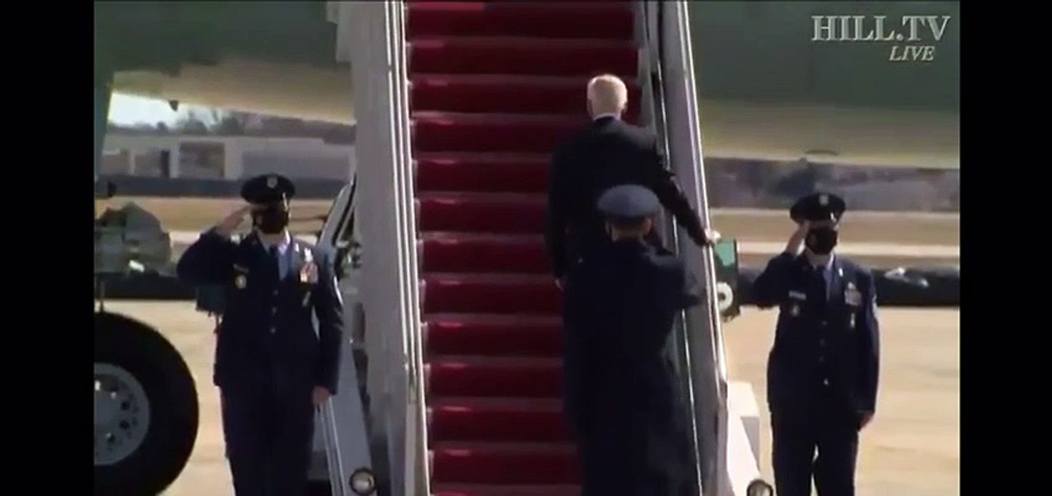 États-Unis : le président Joe Biden est tombé dans les escaliers en montant dans Air Force One