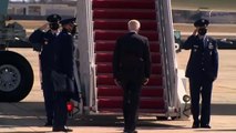 Joe Biden tropieza al subirse al Air Force One