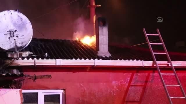 Bir evde çıkan yangın itfaiye tarafından söndürüldü