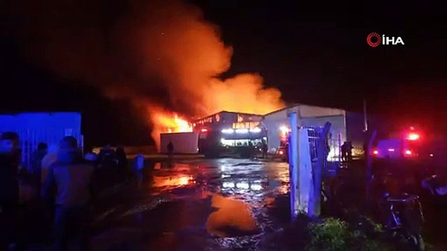 Bursa’daki karton fabrikası küle döndü