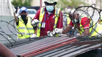 Ayuntamiento derriba verja perimetral construida en forma ilegal San Carlos