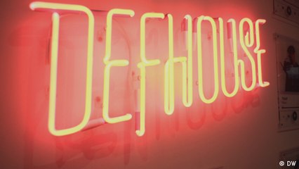 Influencers as roommates