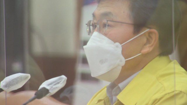 정부 하루 400여명 확진자 한달째 지속...3차 유행 여전히 기승 / YTN