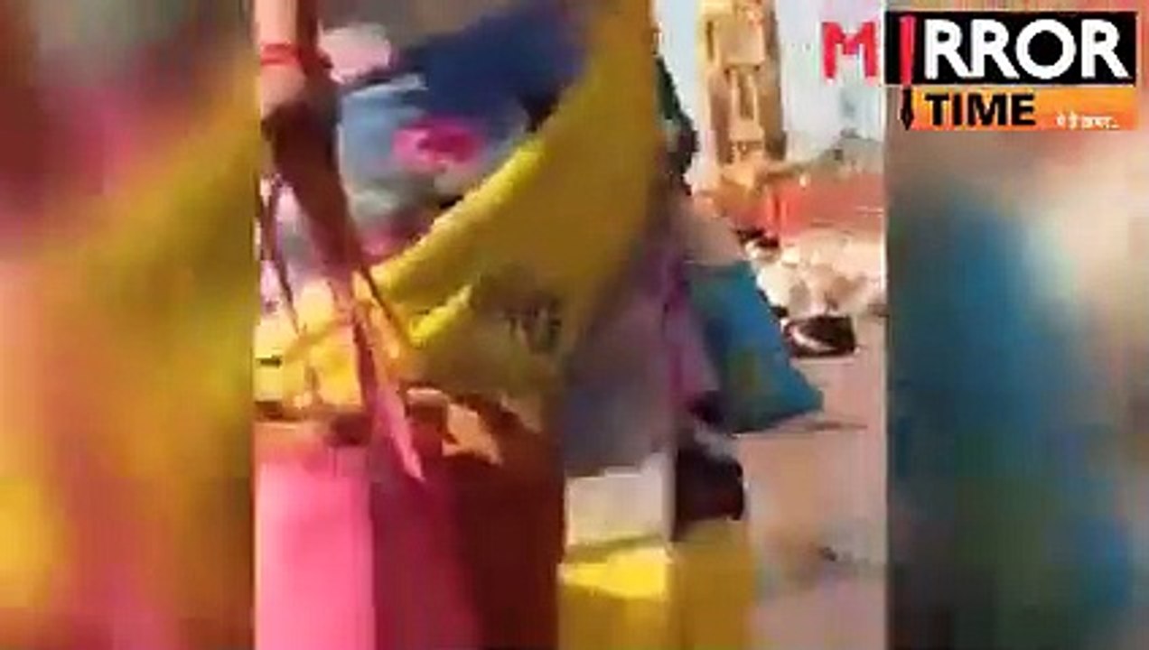 Brave woman moves thousands of bees with her #BAREHANDS​ | Watch video | #Honeybees​